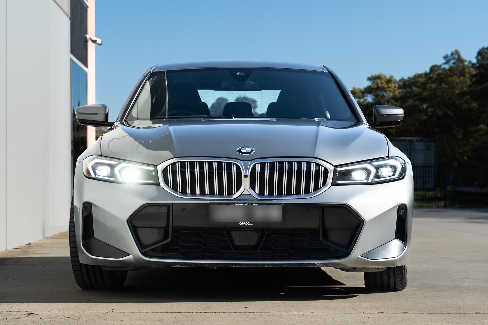 BMW 3 Series image 2