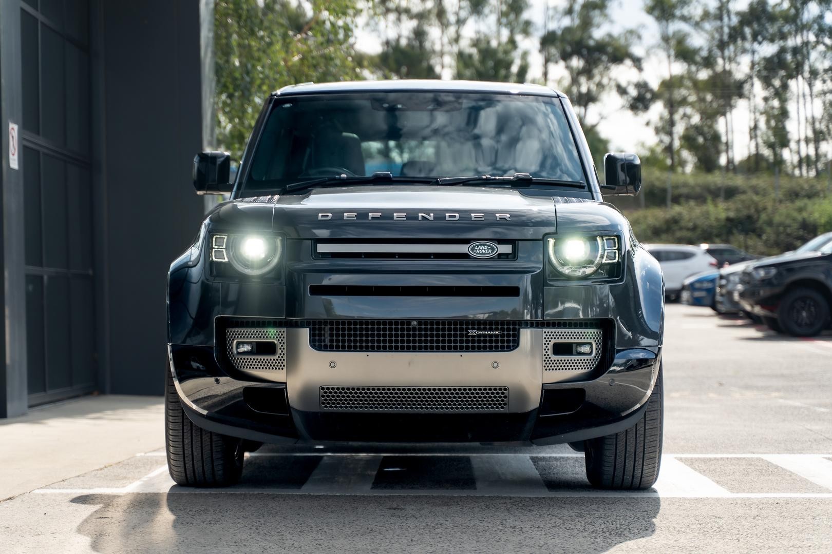 Land Rover Defender image 2