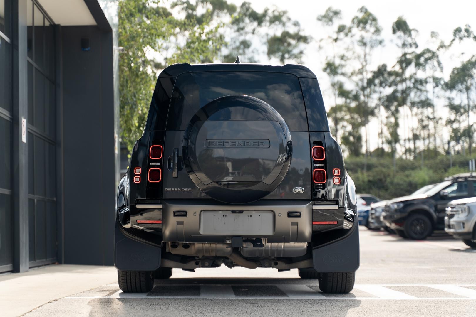 Land Rover Defender image 3