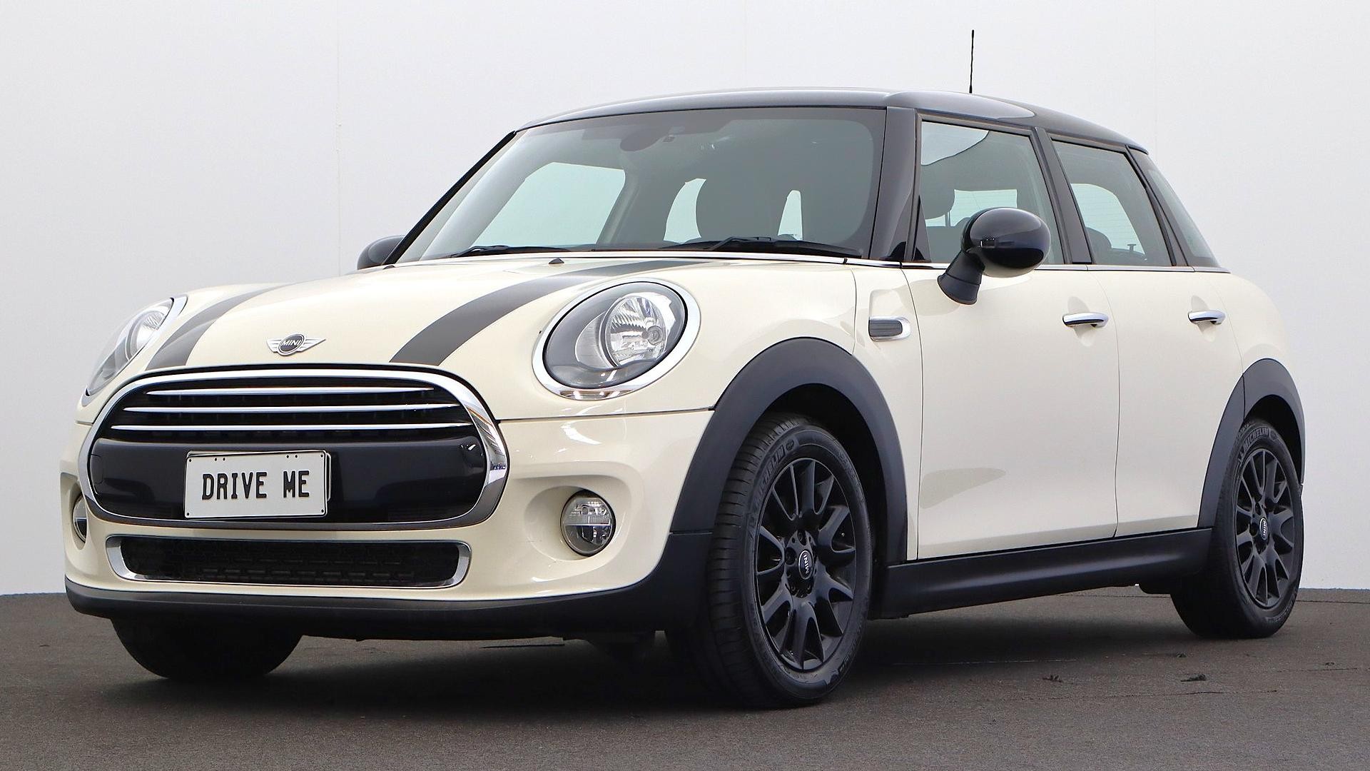 Mini Hatch image 1