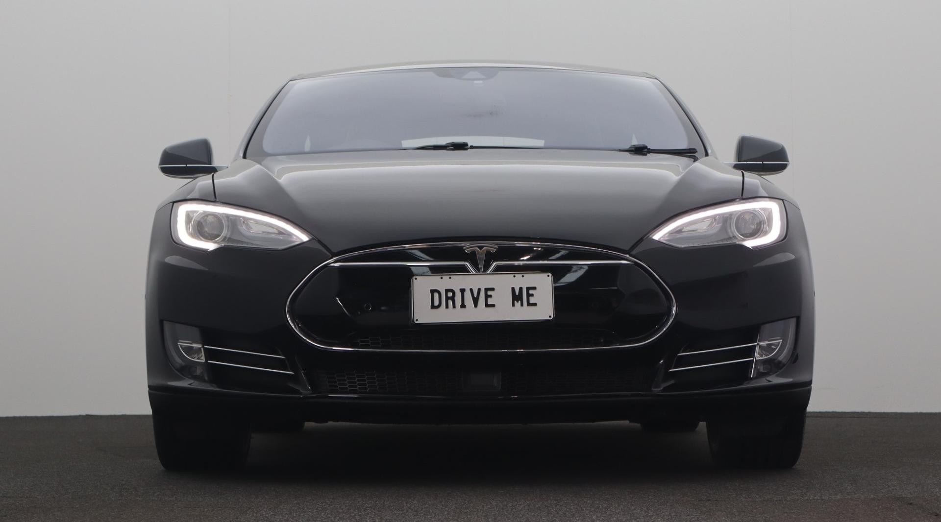 Tesla Model S image 2