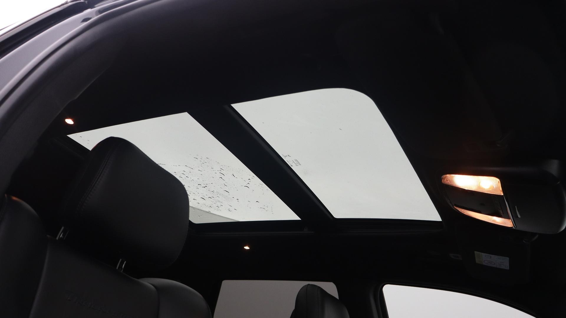 Jeep Grand Cherokee image 4