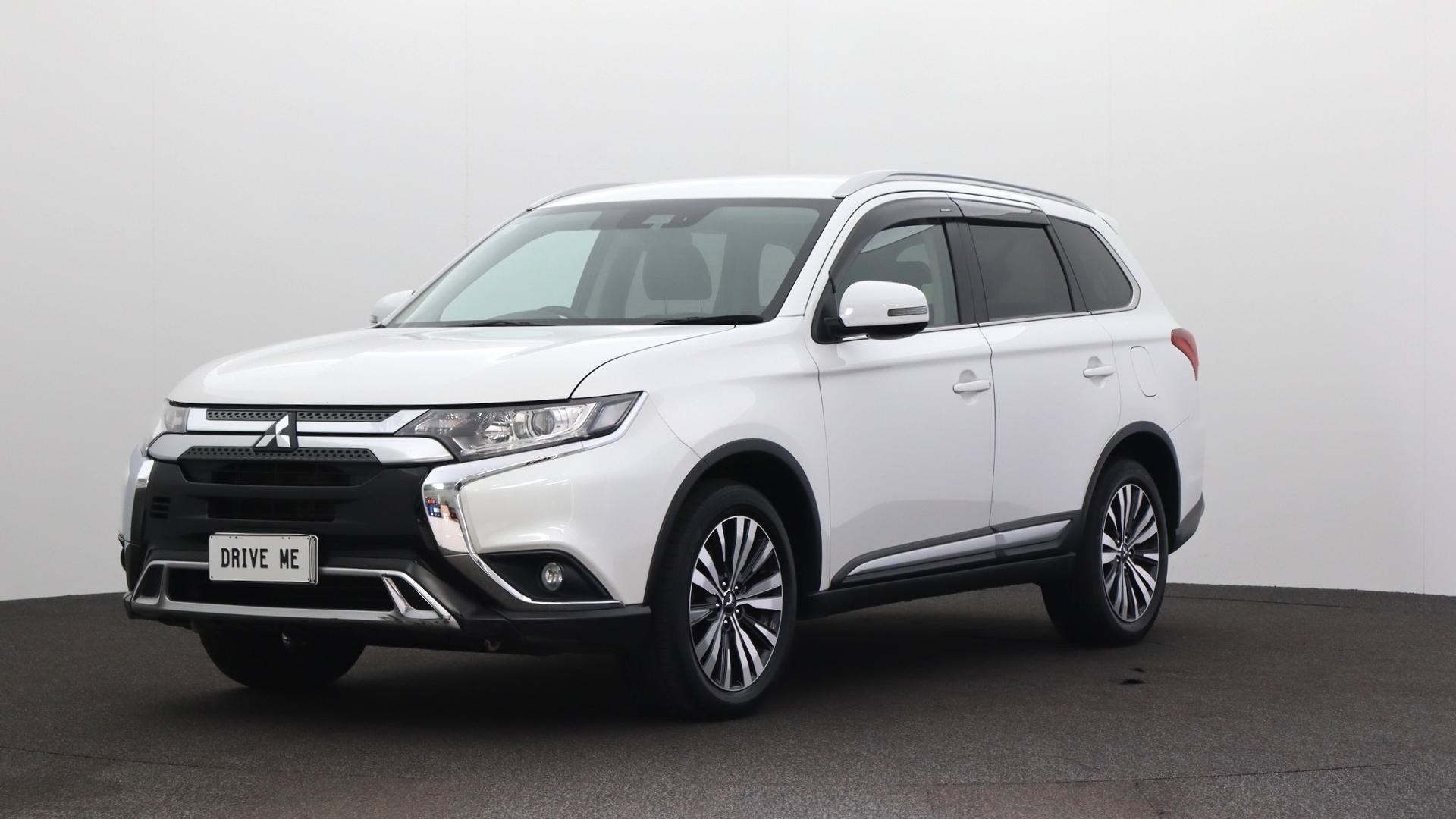 Mitsubishi Outlander image 1