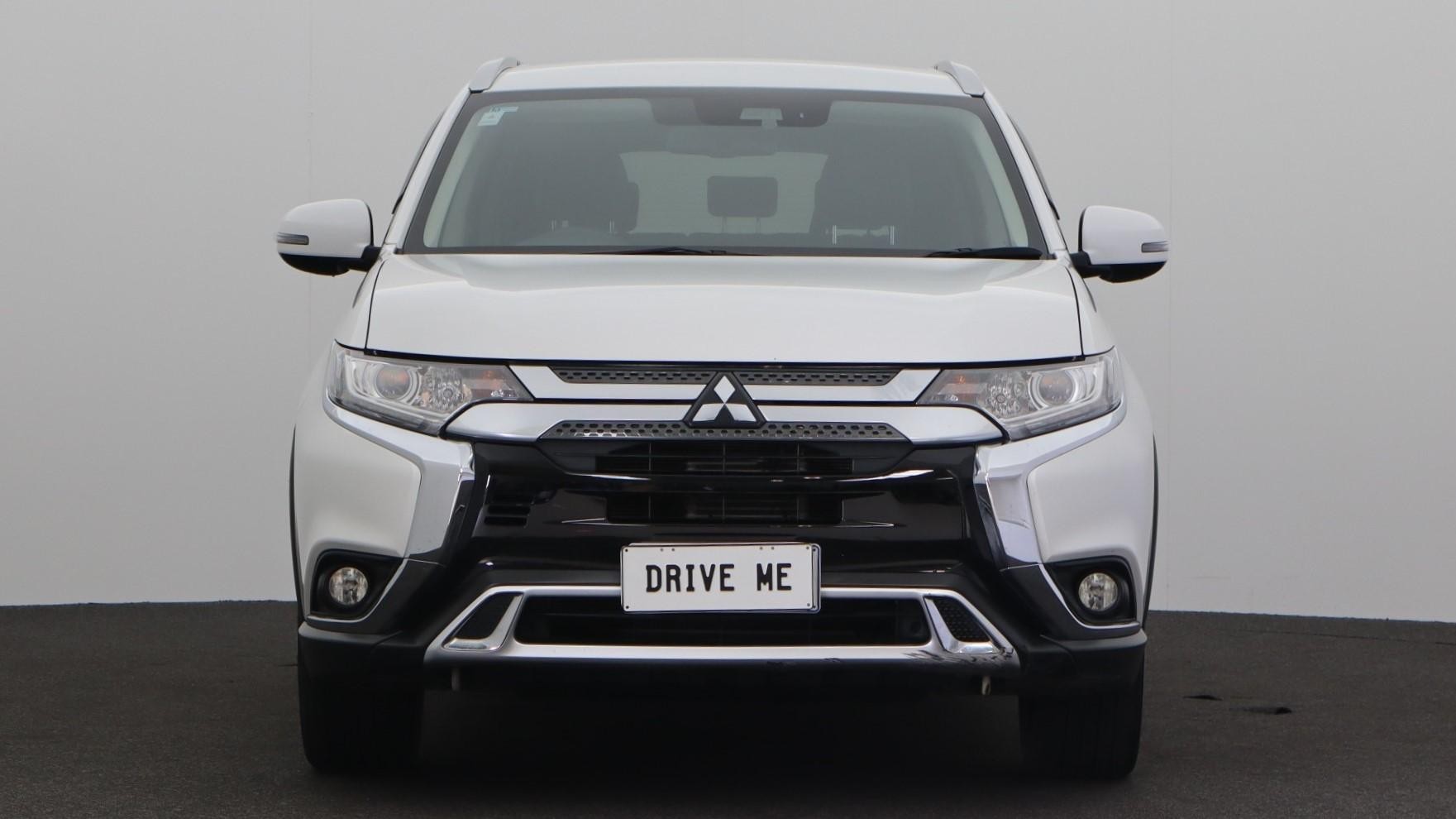 Mitsubishi Outlander image 2