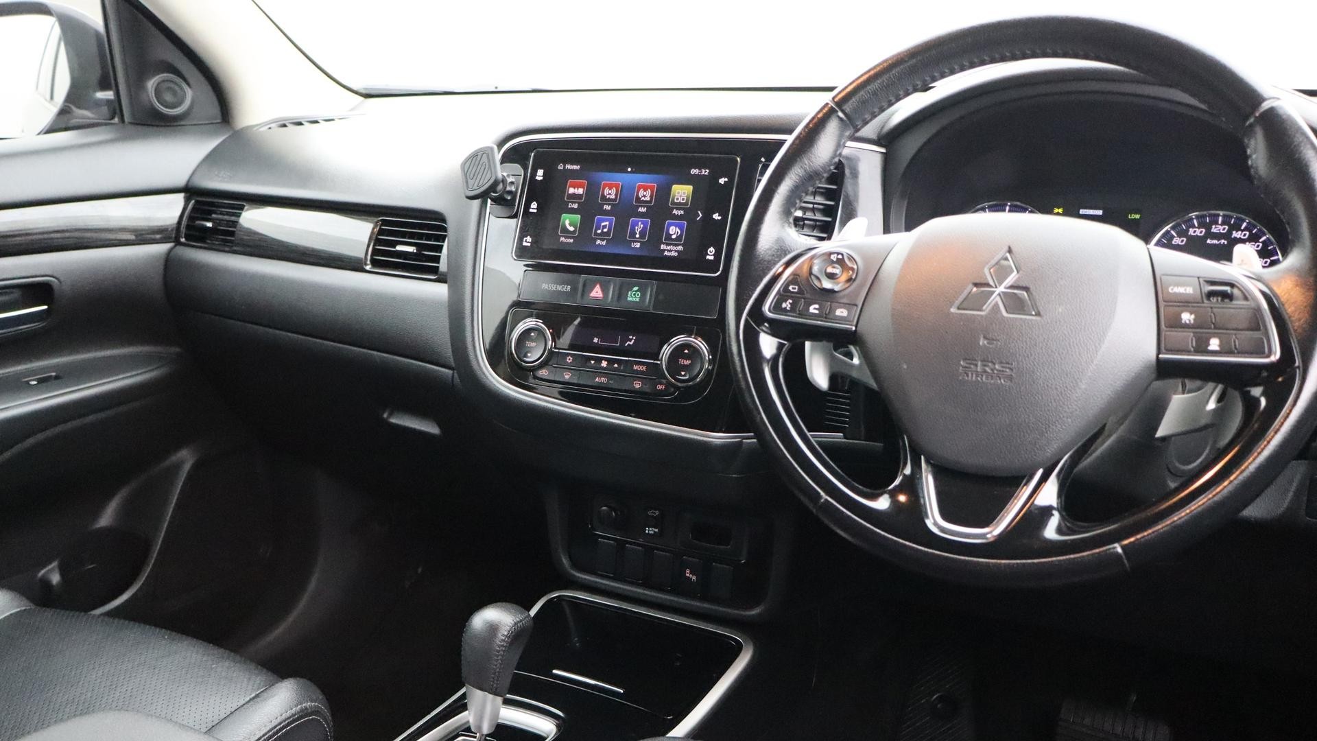 Mitsubishi Outlander image 4