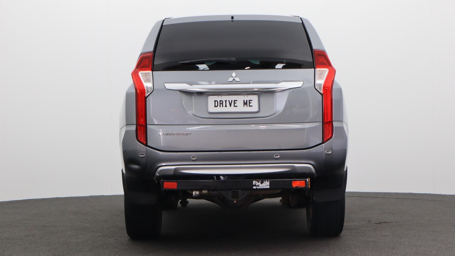 Mitsubishi Pajero Sport image 3