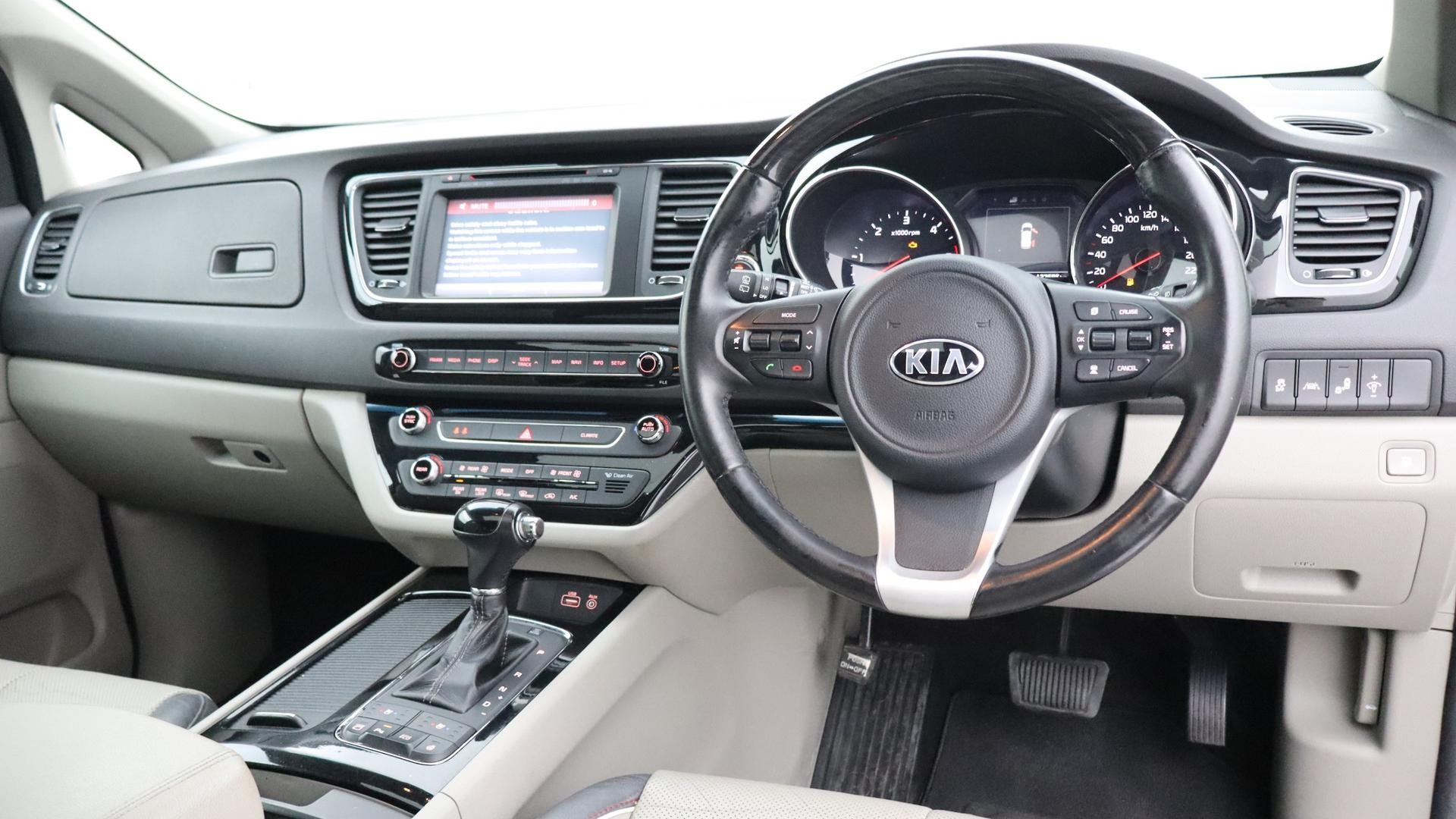 Kia Carnival image 4