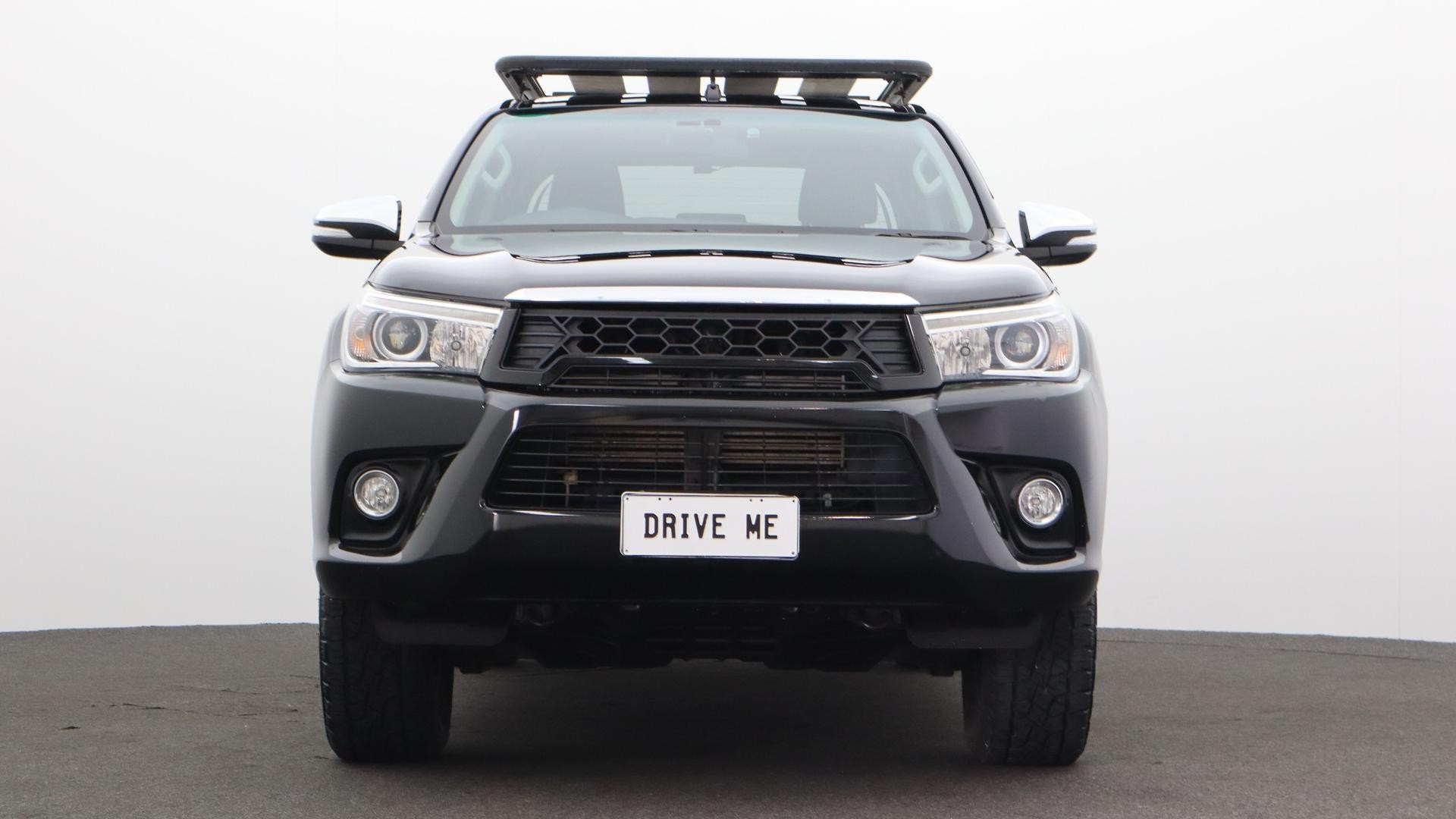 Toyota Hilux image 2