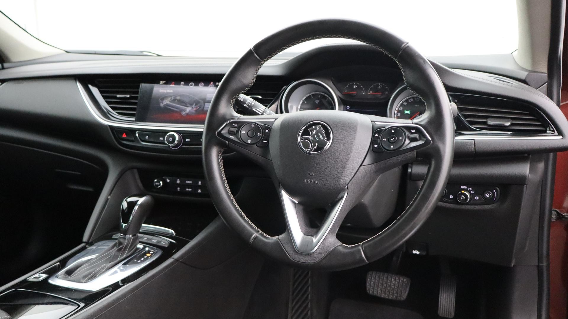 Holden Calais image 4