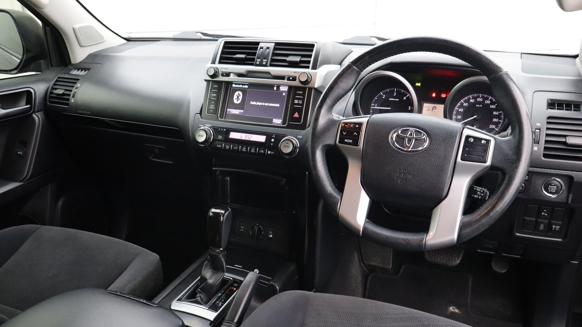 Toyota Landcruiser Prado image 4