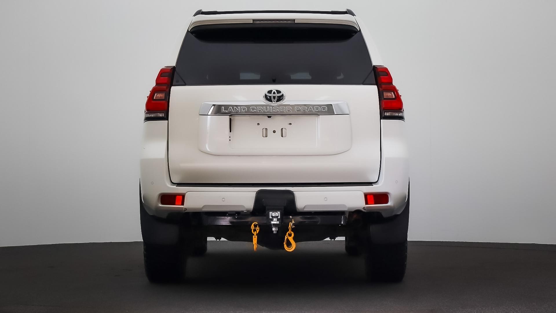 Toyota Landcruiser Prado image 3