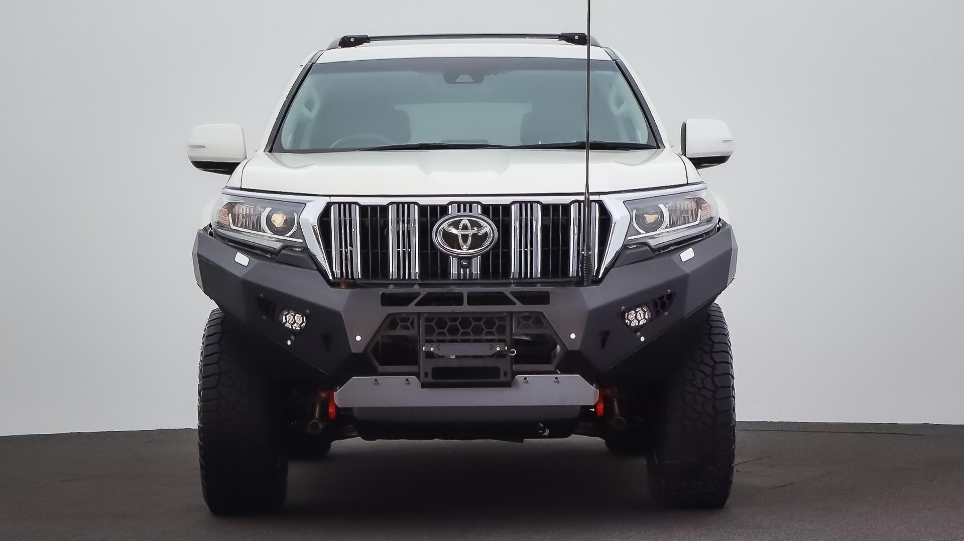 Toyota Landcruiser Prado image 2