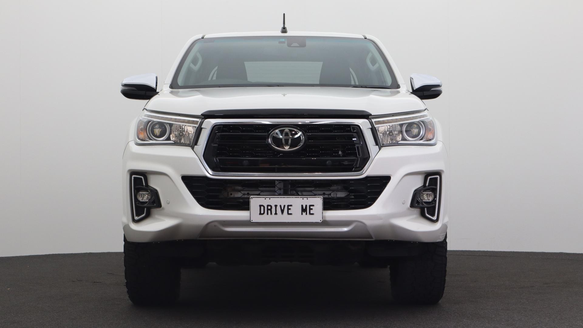 Toyota Hilux image 2