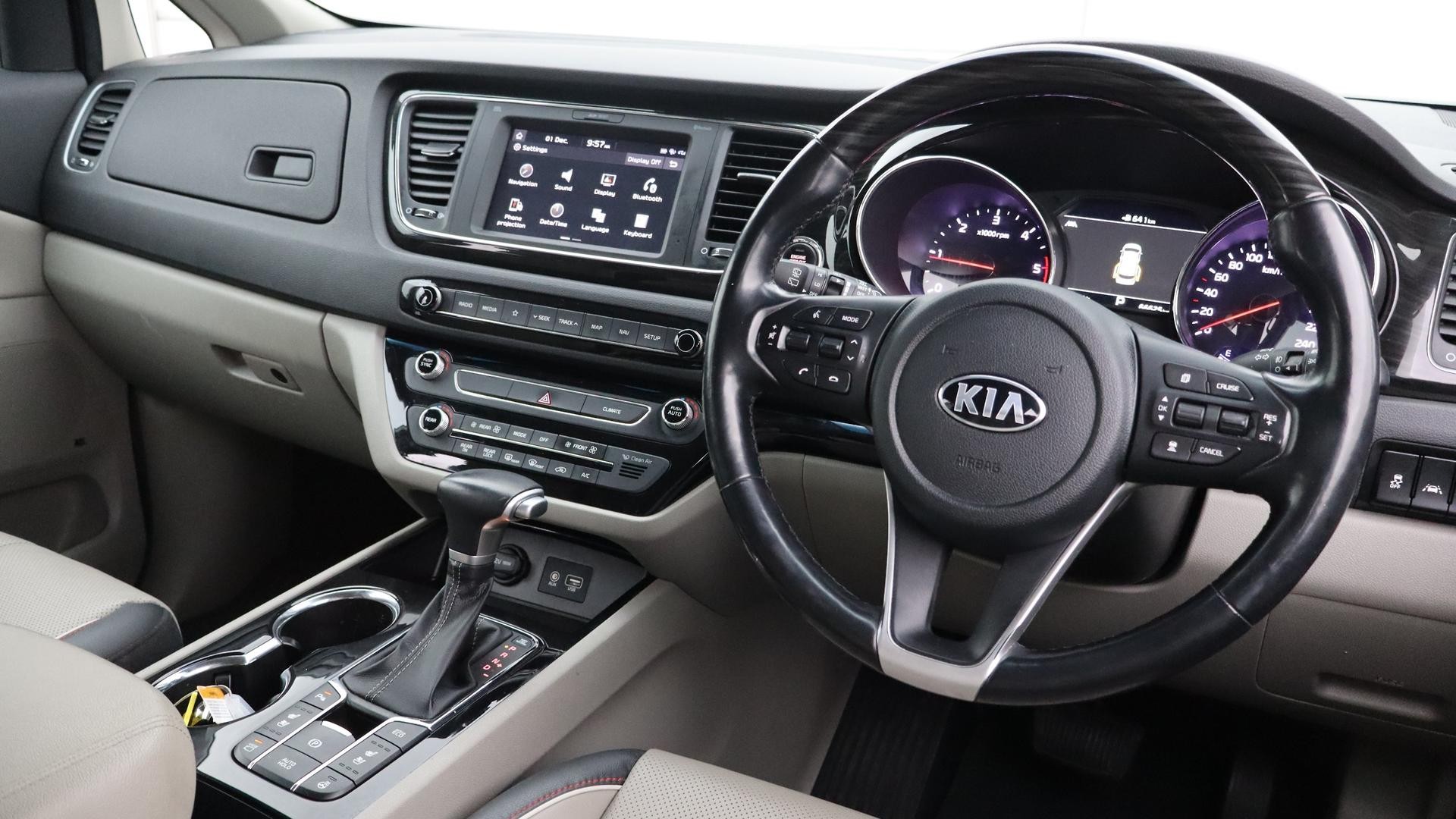 Kia Carnival image 4