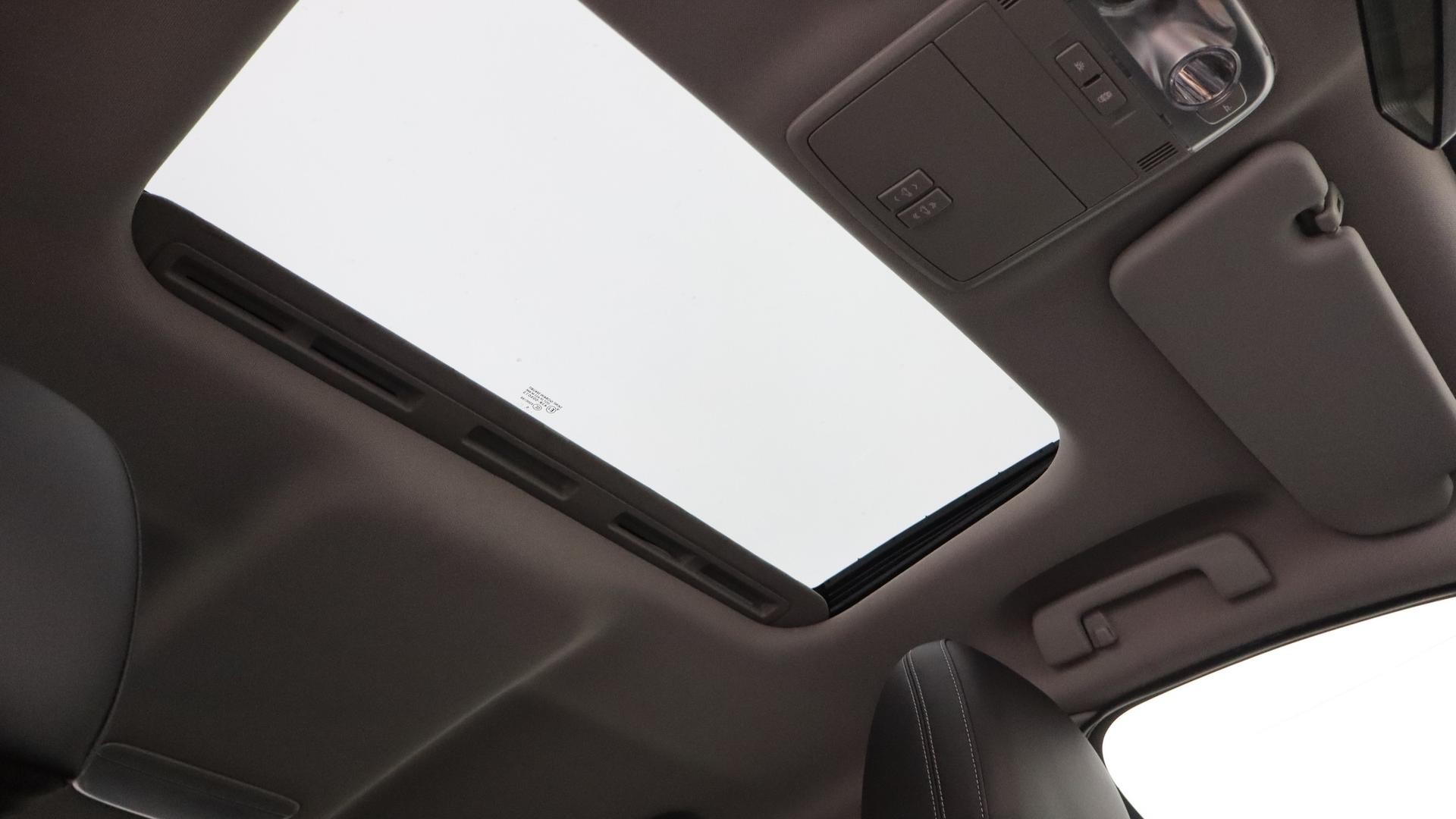 Holden Commodore image 4