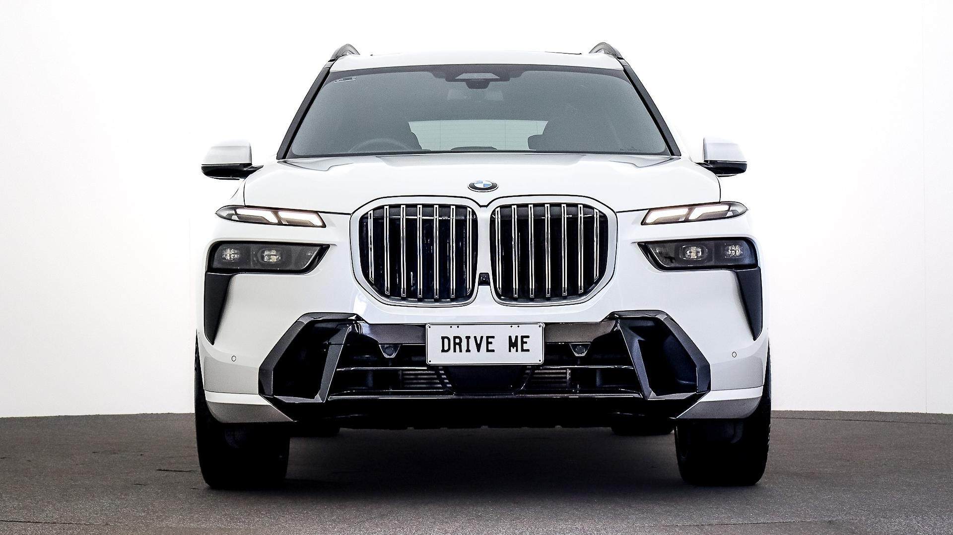 BMW X7 image 2