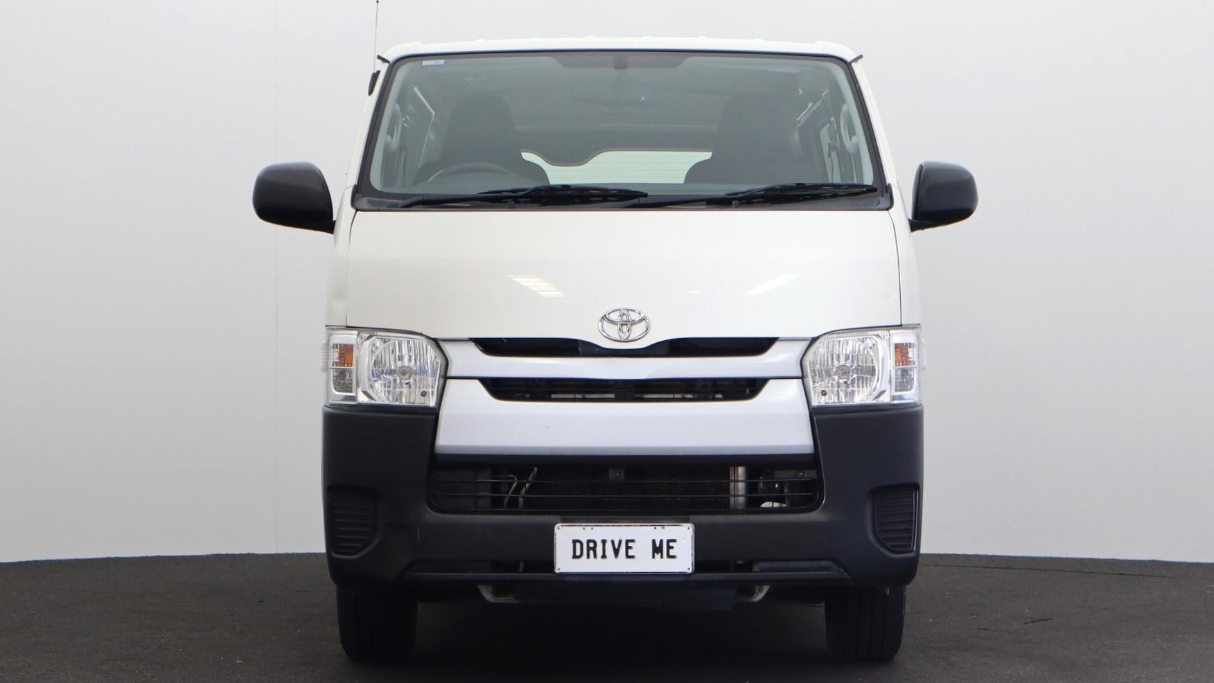 Toyota Hiace image 2