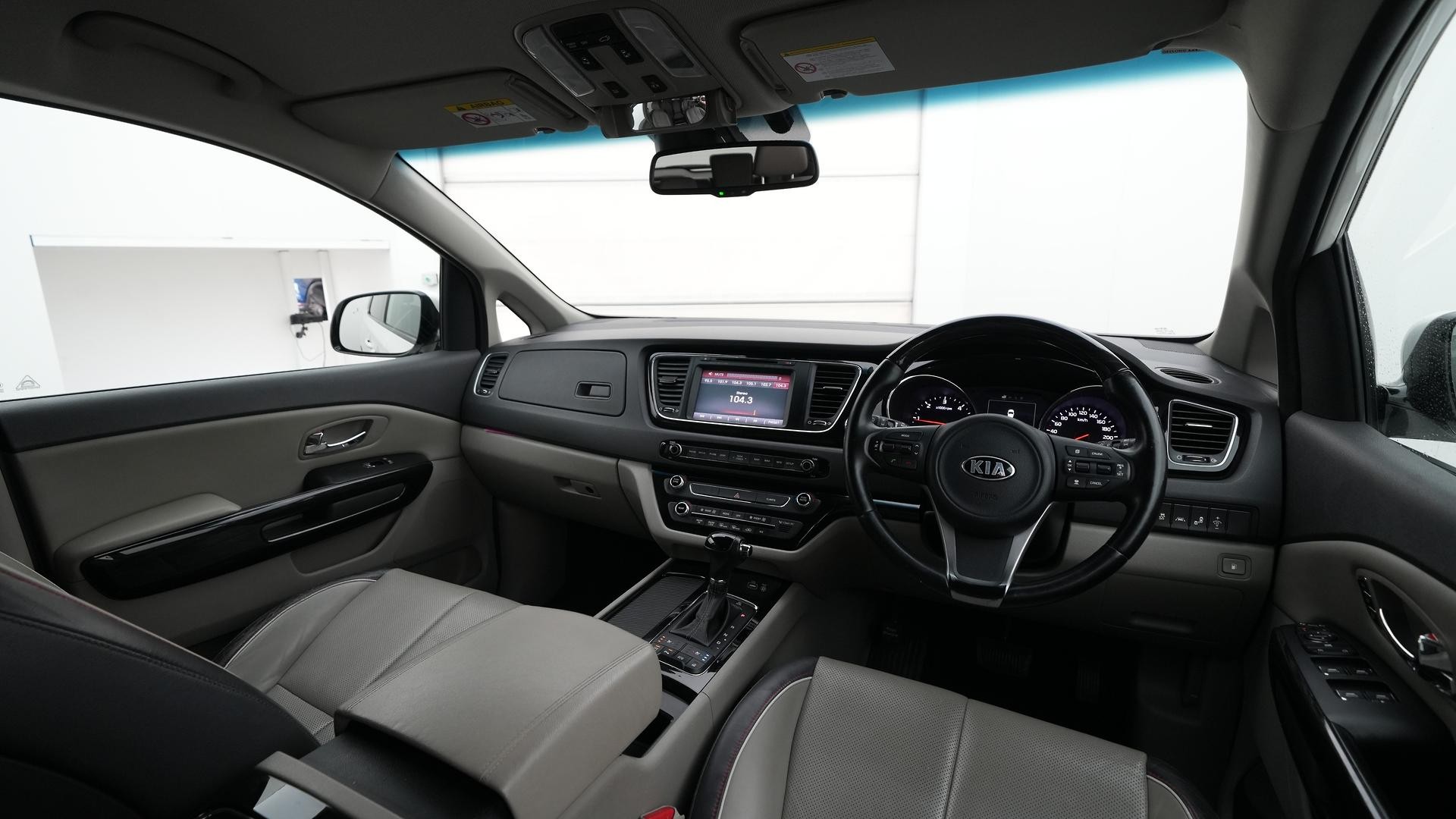 Kia Carnival image 4