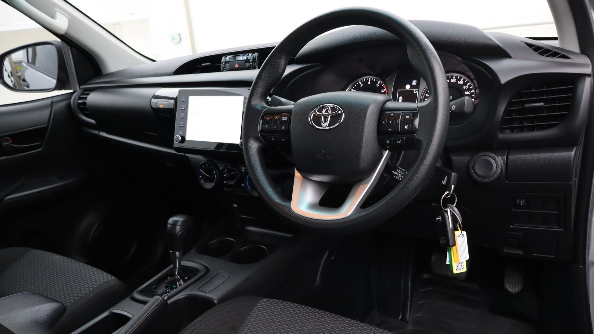 Toyota Hilux image 4