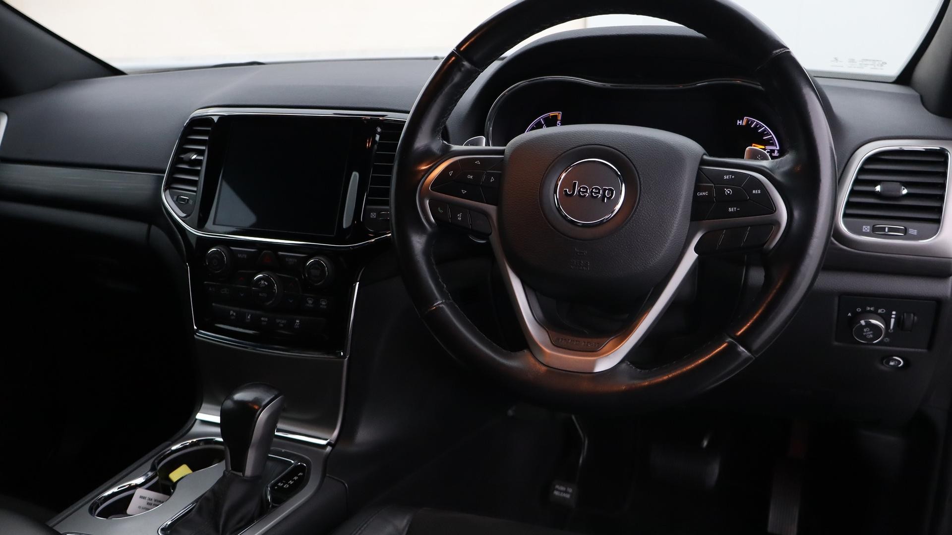 Jeep Grand Cherokee image 4