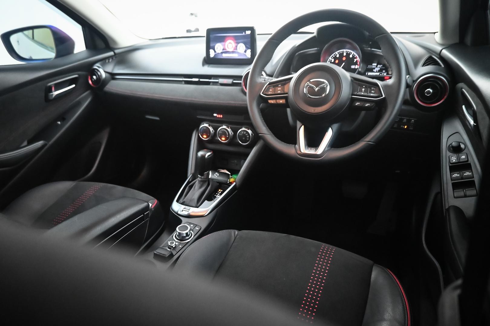 Mazda 2 image 4
