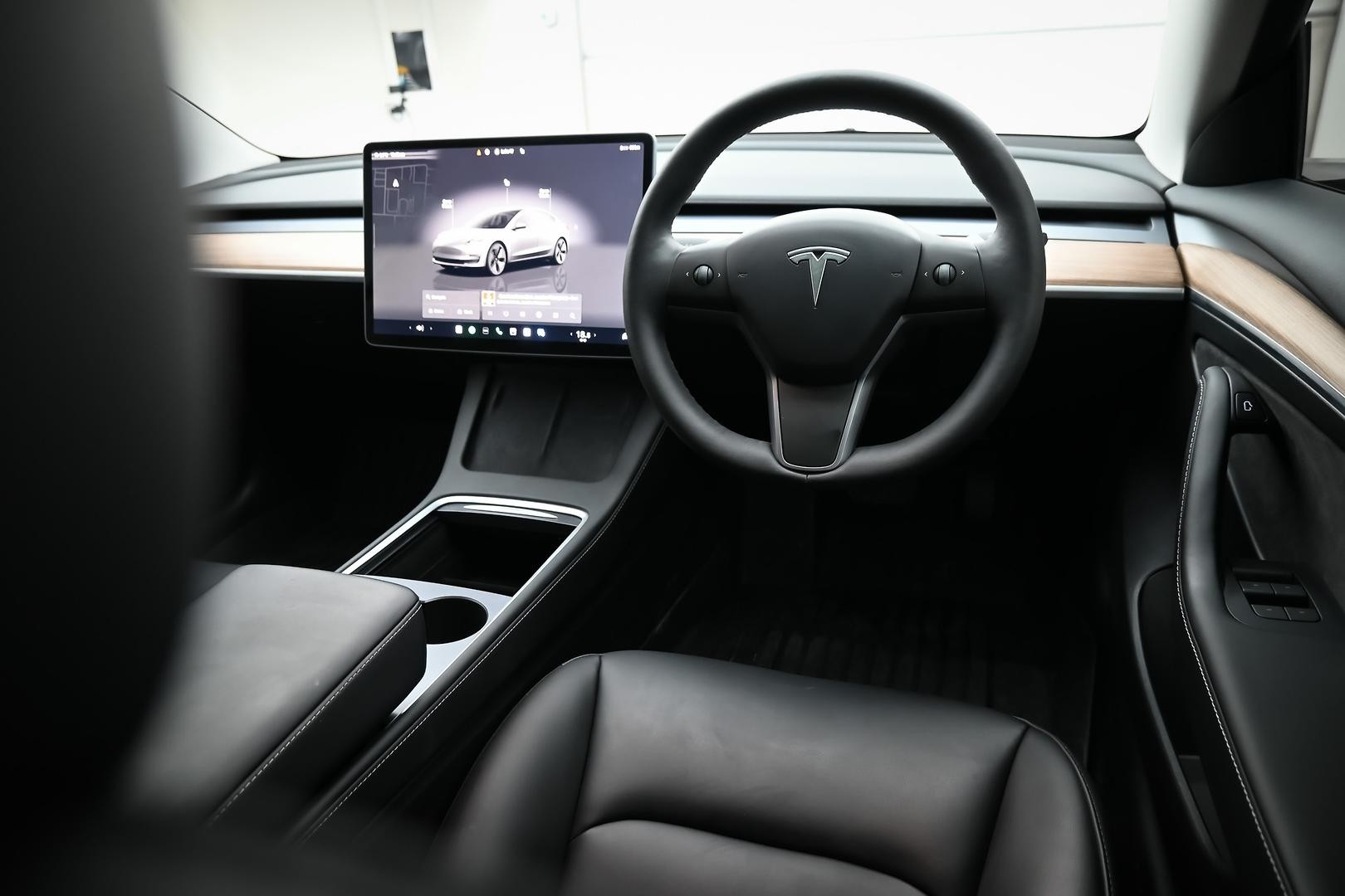Tesla Model 3 image 4