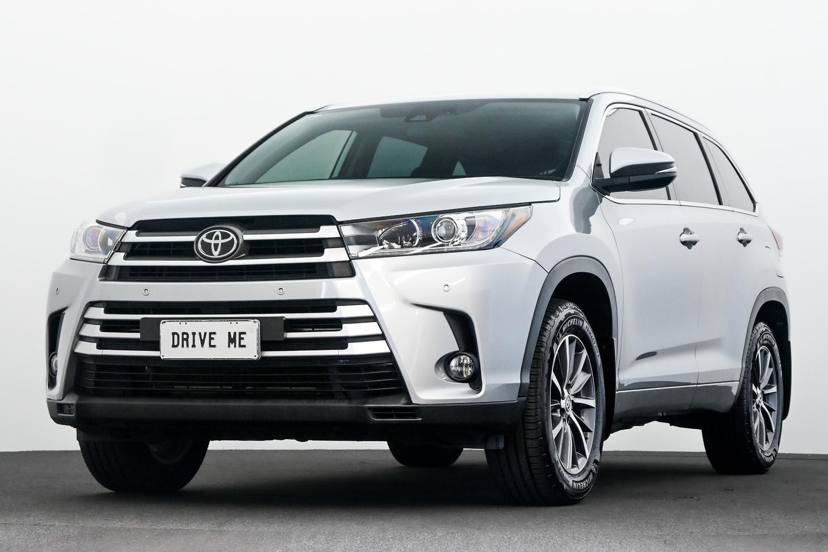 Toyota Kluger image 1