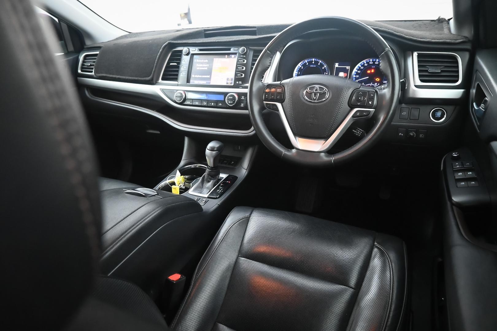 Toyota Kluger image 4