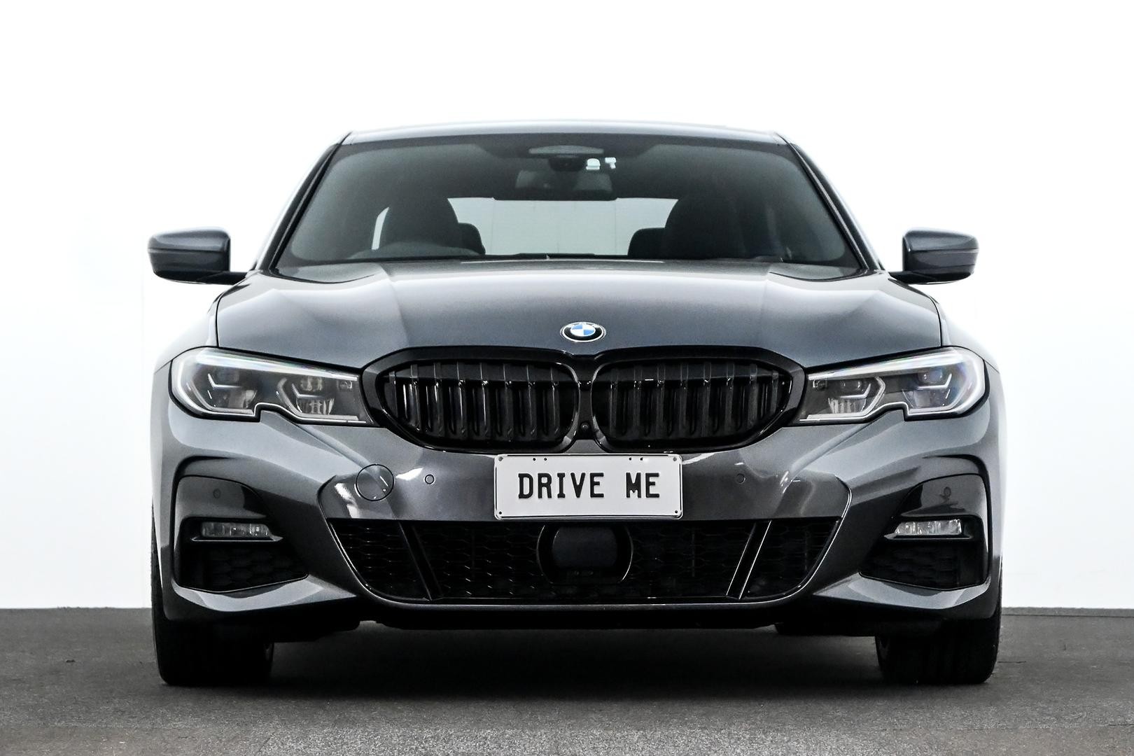 BMW 3 Series image 2