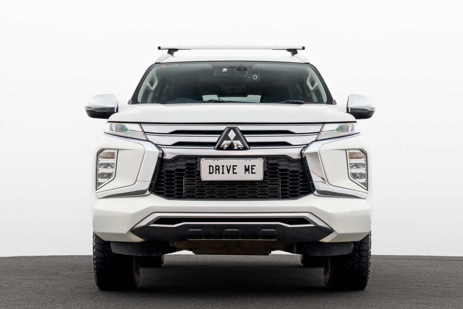 Mitsubishi Pajero Sport image 2