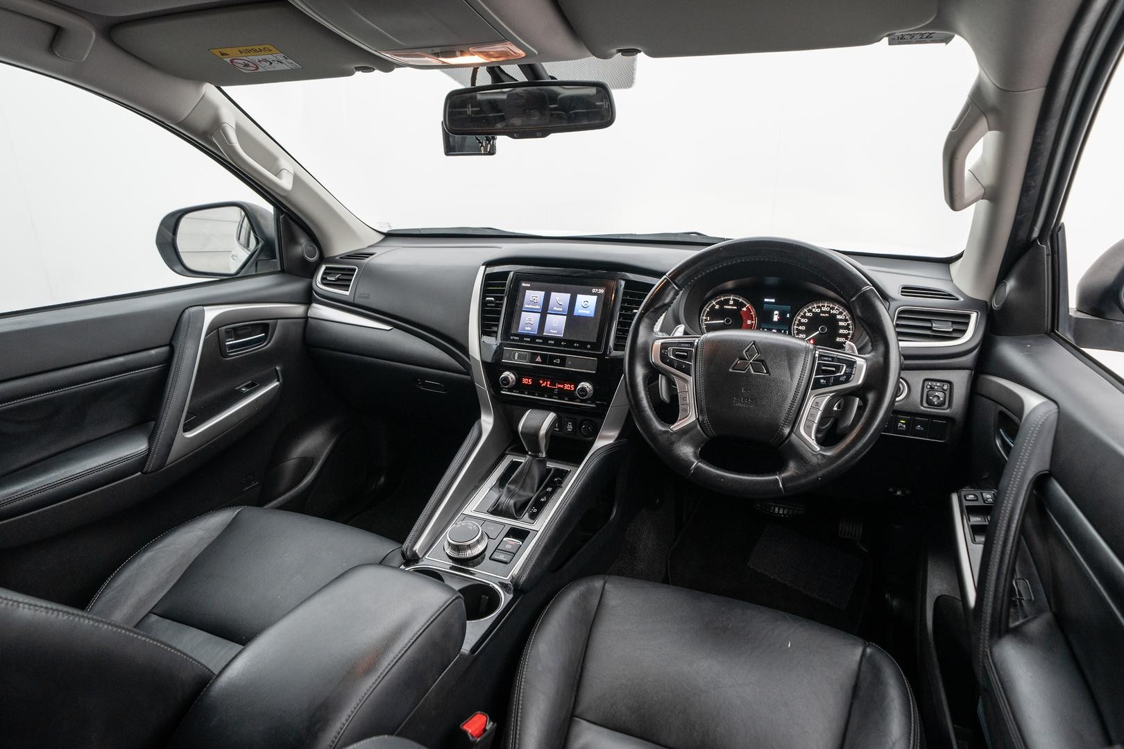 Mitsubishi Pajero Sport image 4