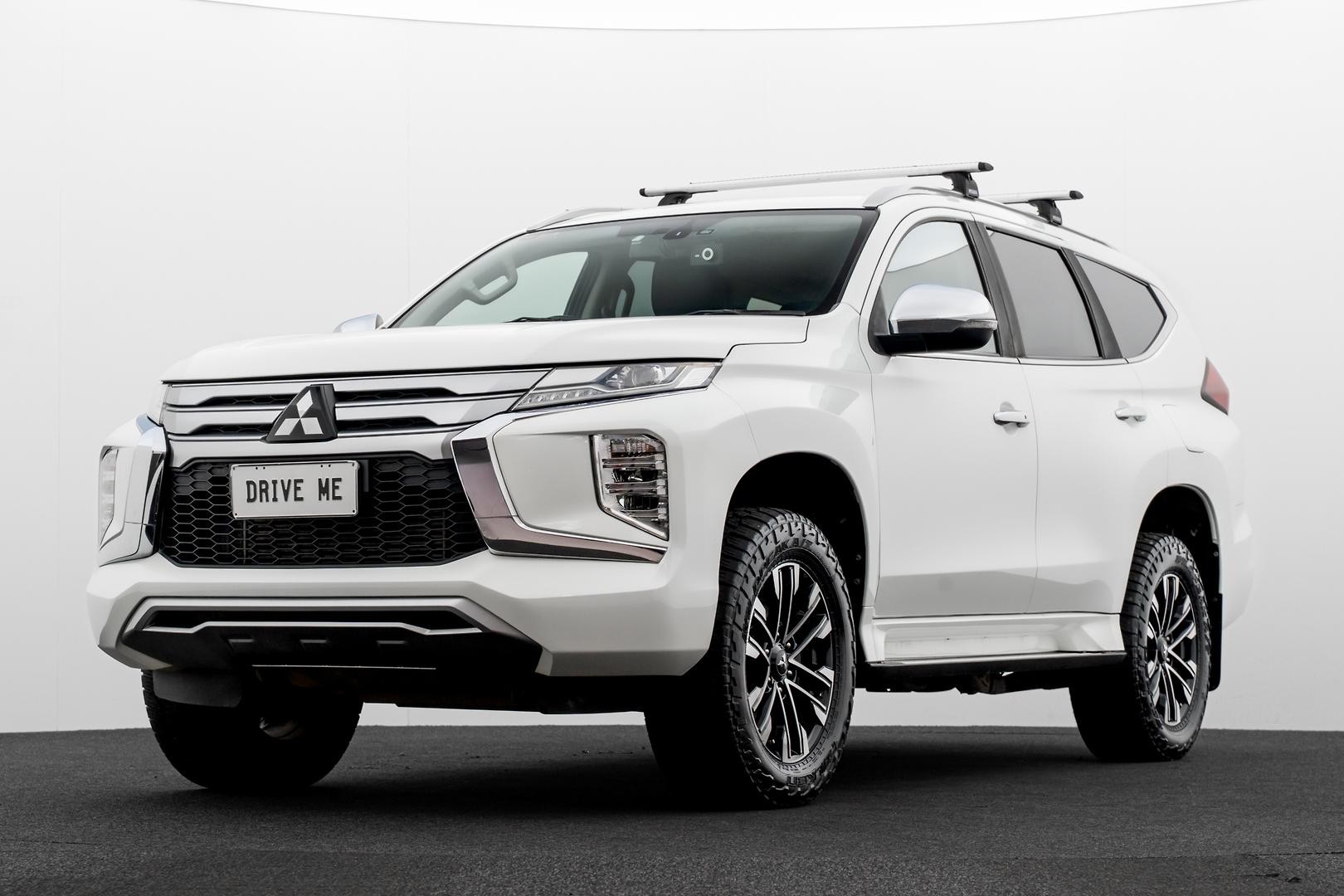 Mitsubishi Pajero Sport image 1