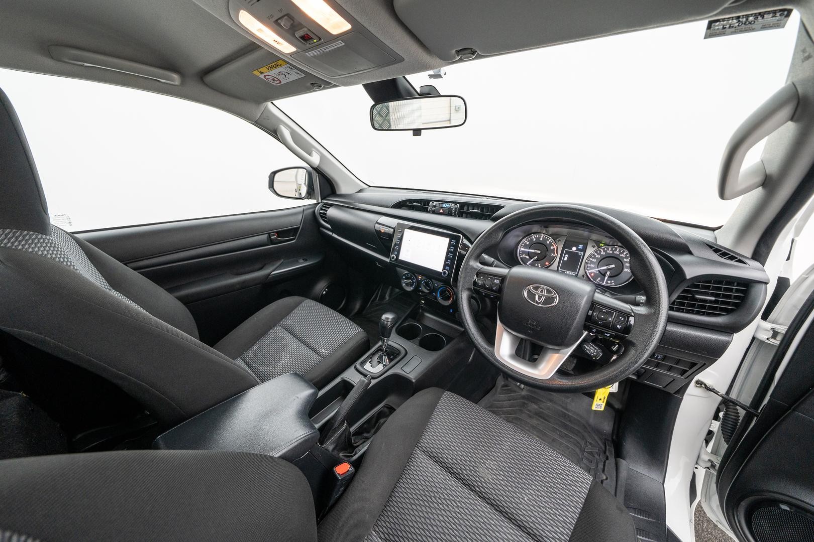 Toyota Hilux image 4