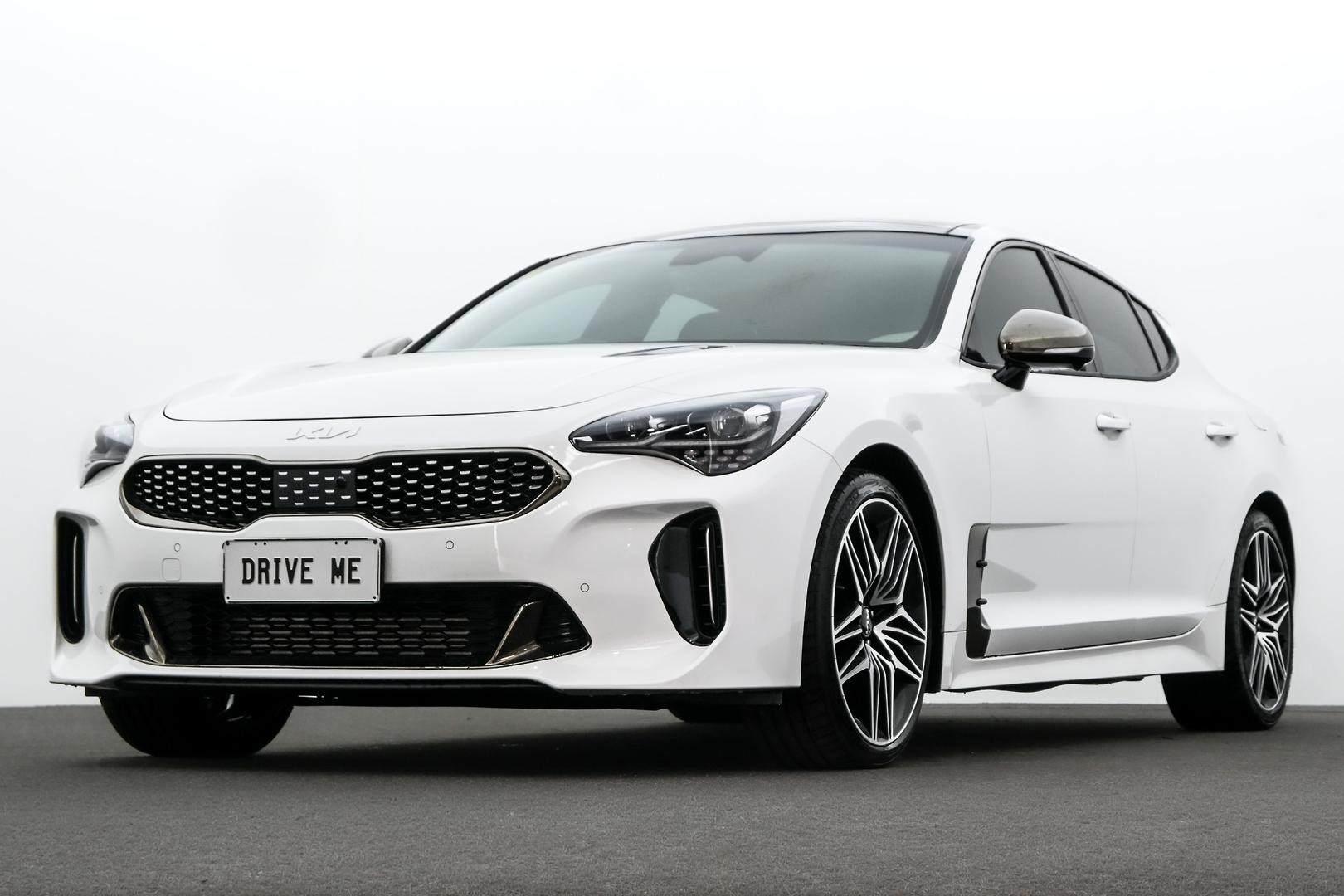 Kia Stinger image 1