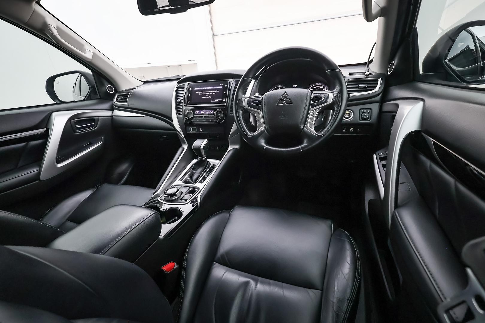 Mitsubishi Pajero Sport image 4