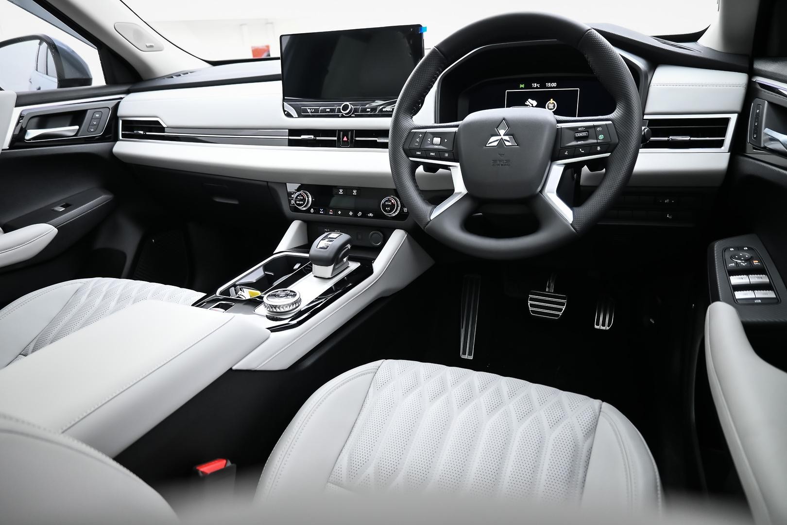 Mitsubishi Outlander image 4