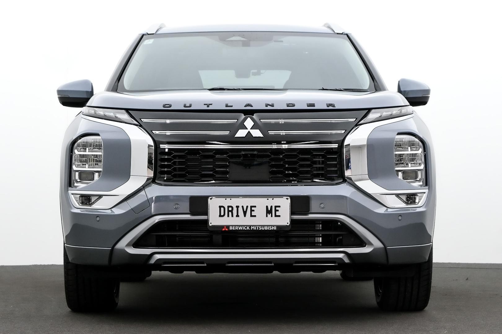 Mitsubishi Outlander image 2