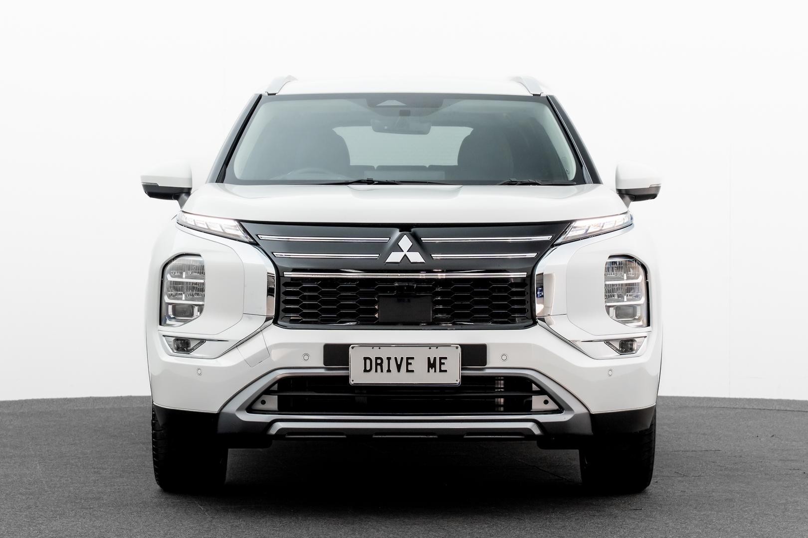Mitsubishi Outlander image 2