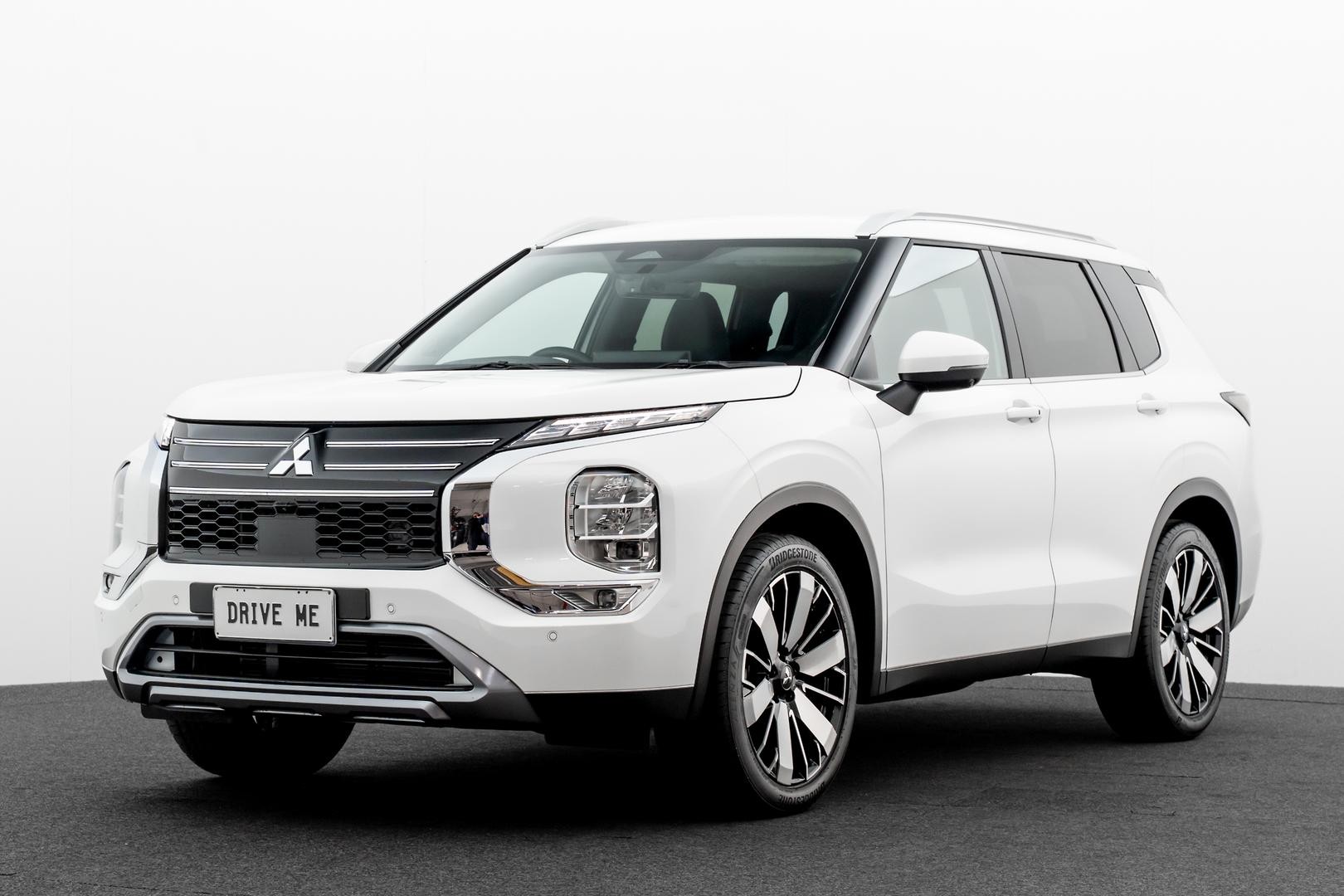 Mitsubishi Outlander image 1