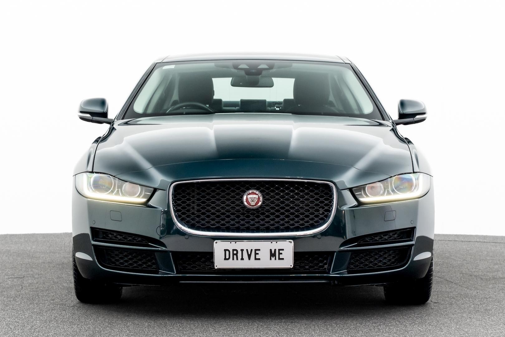 Jaguar Xe image 2