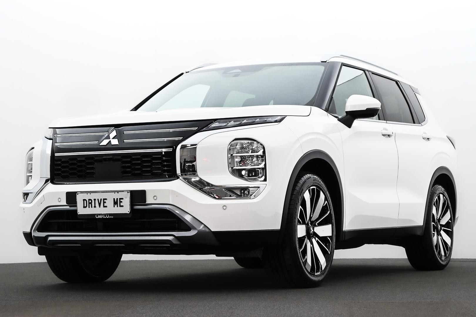 Mitsubishi Outlander image 1