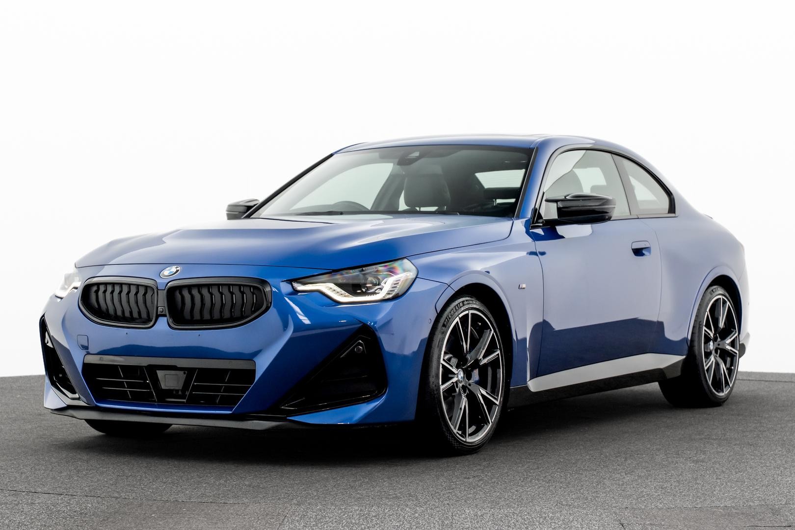 BMW 2 Series image 1