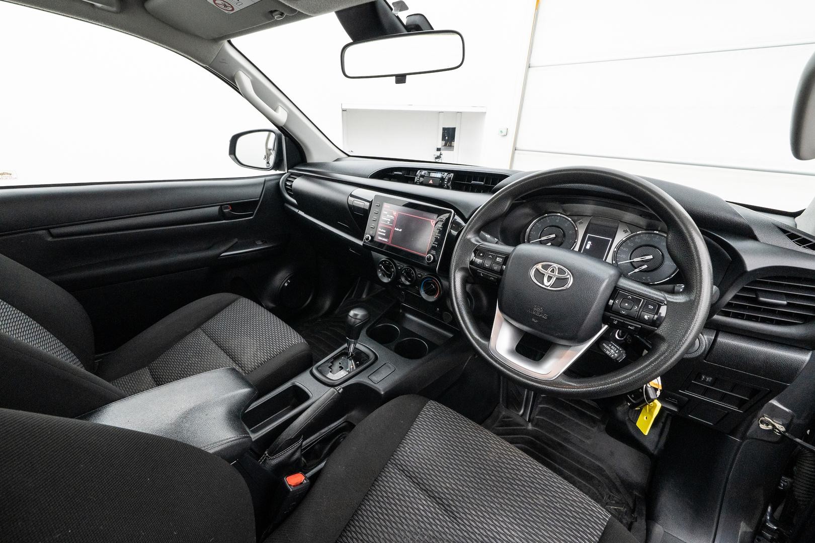 Toyota Hilux image 4