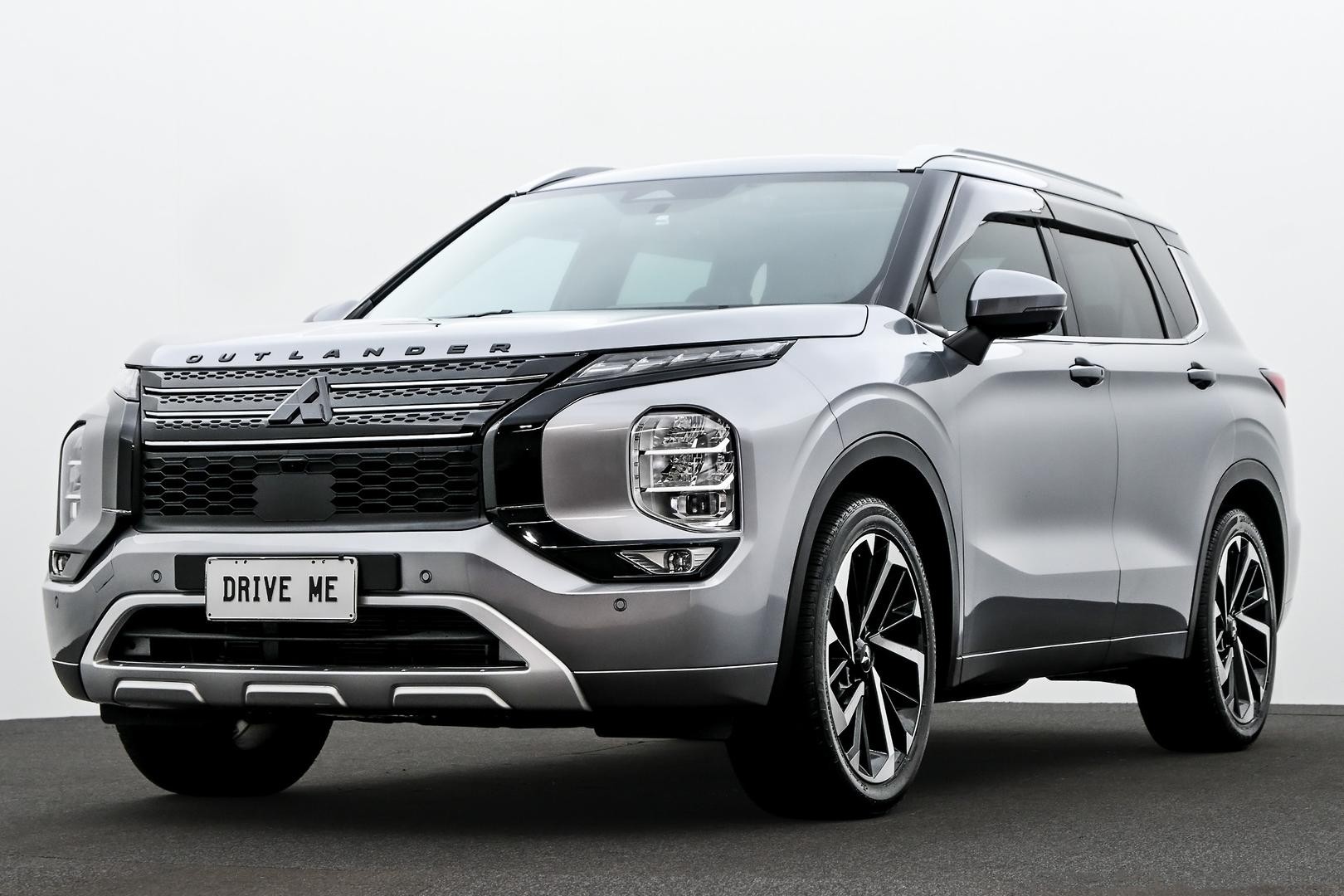Mitsubishi Outlander image 1