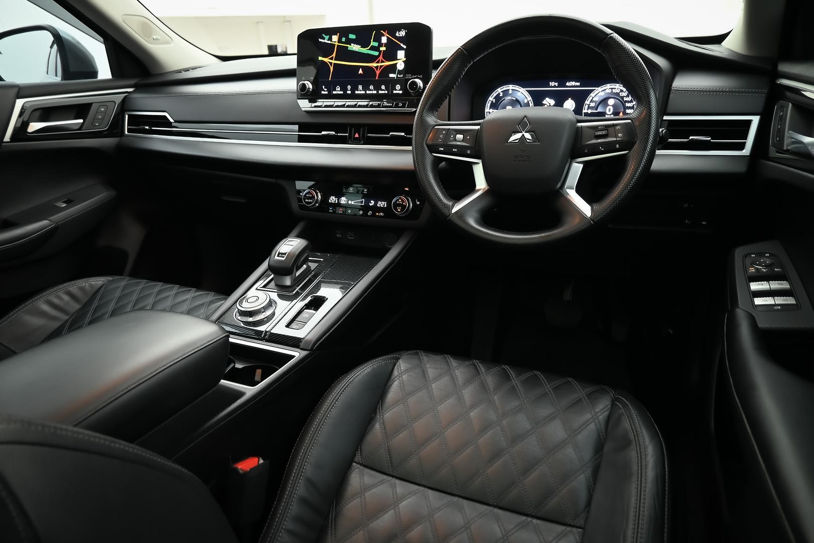 Mitsubishi Outlander image 4
