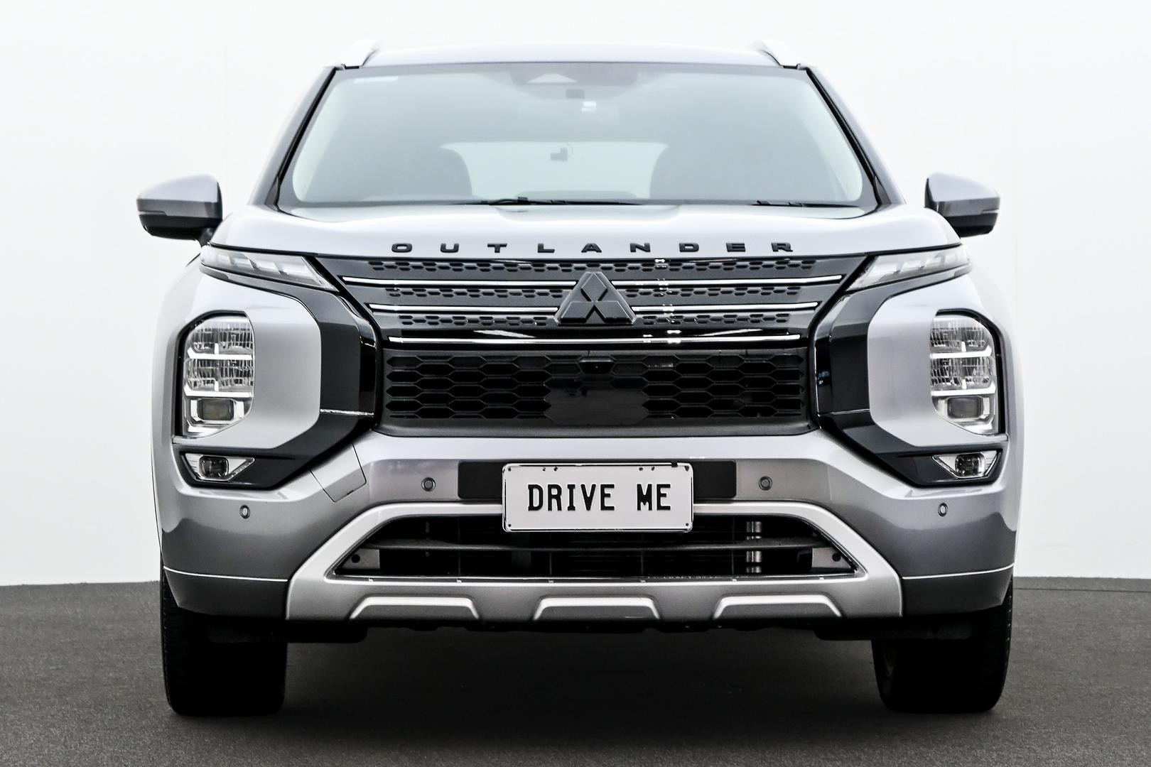 Mitsubishi Outlander image 2