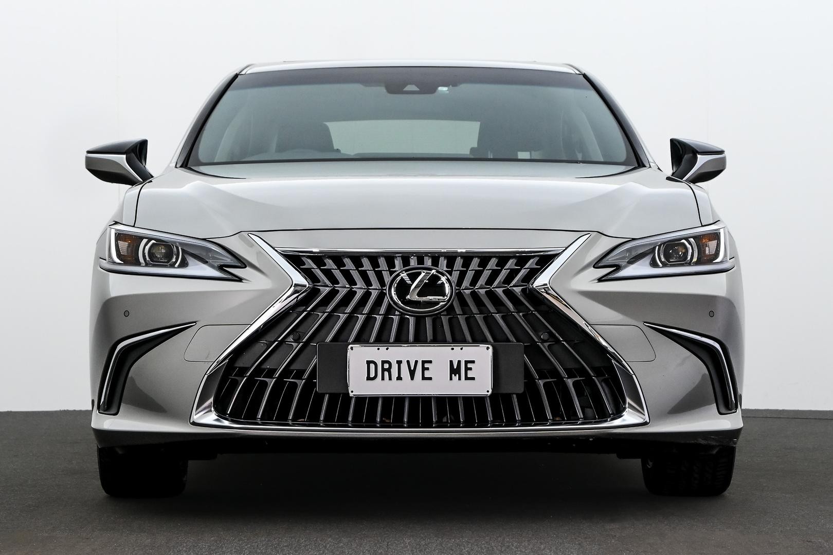 Lexus Es image 2