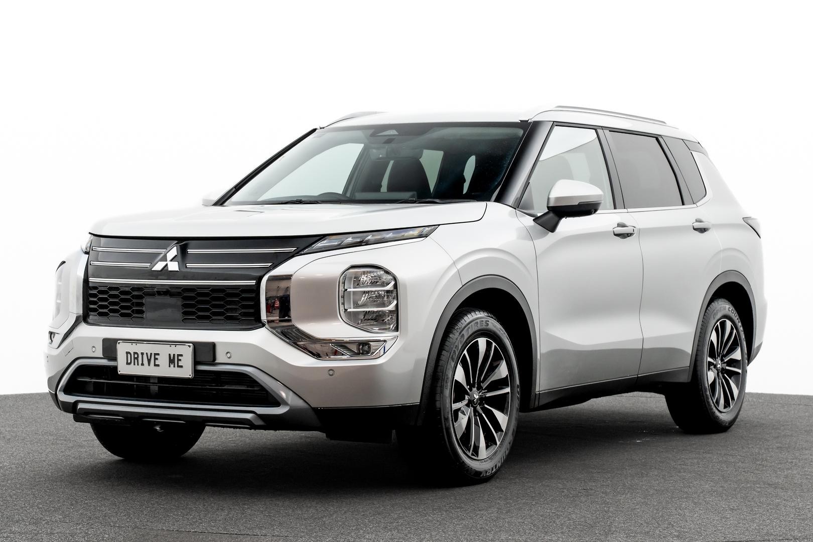Mitsubishi Outlander image 1