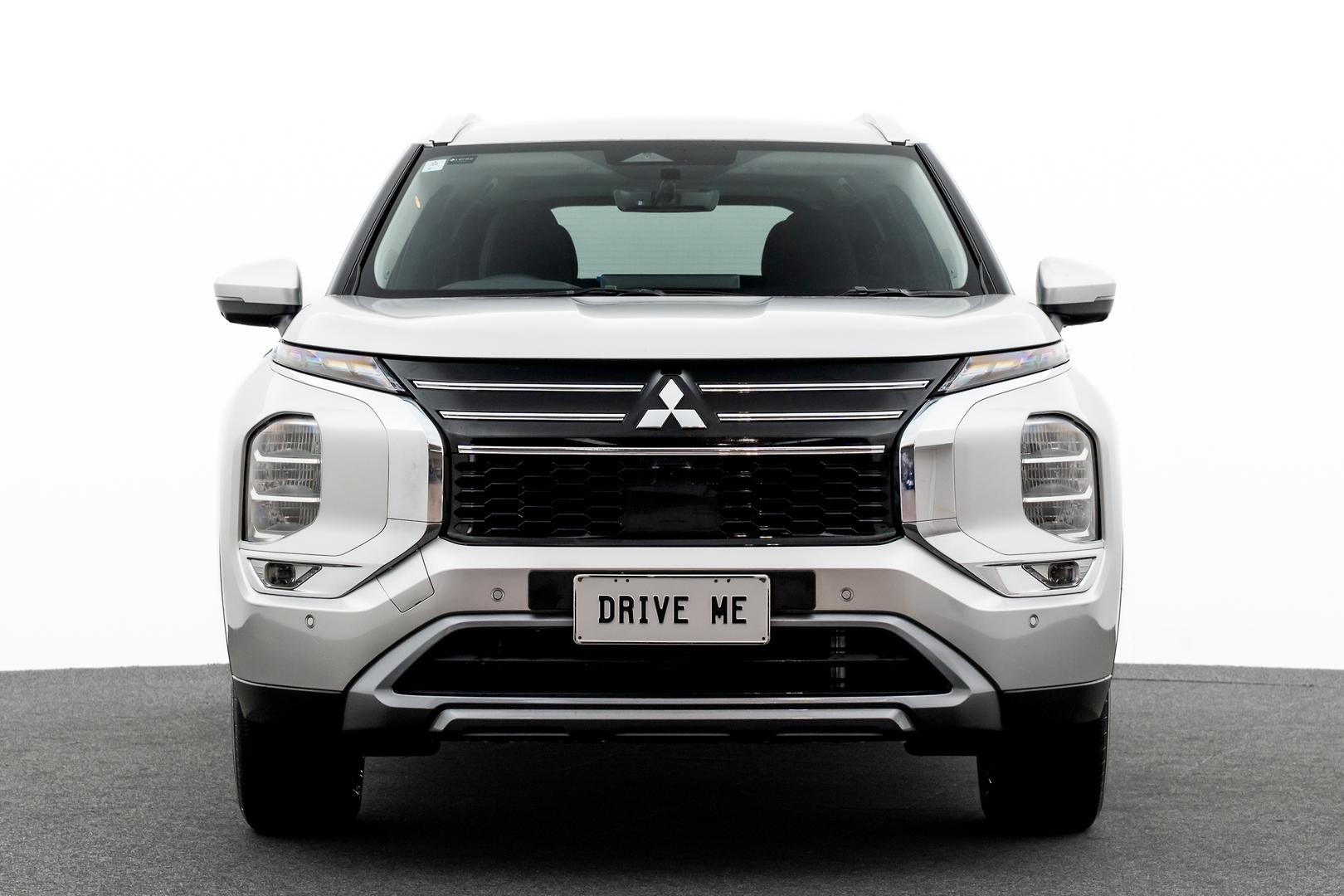 Mitsubishi Outlander image 2