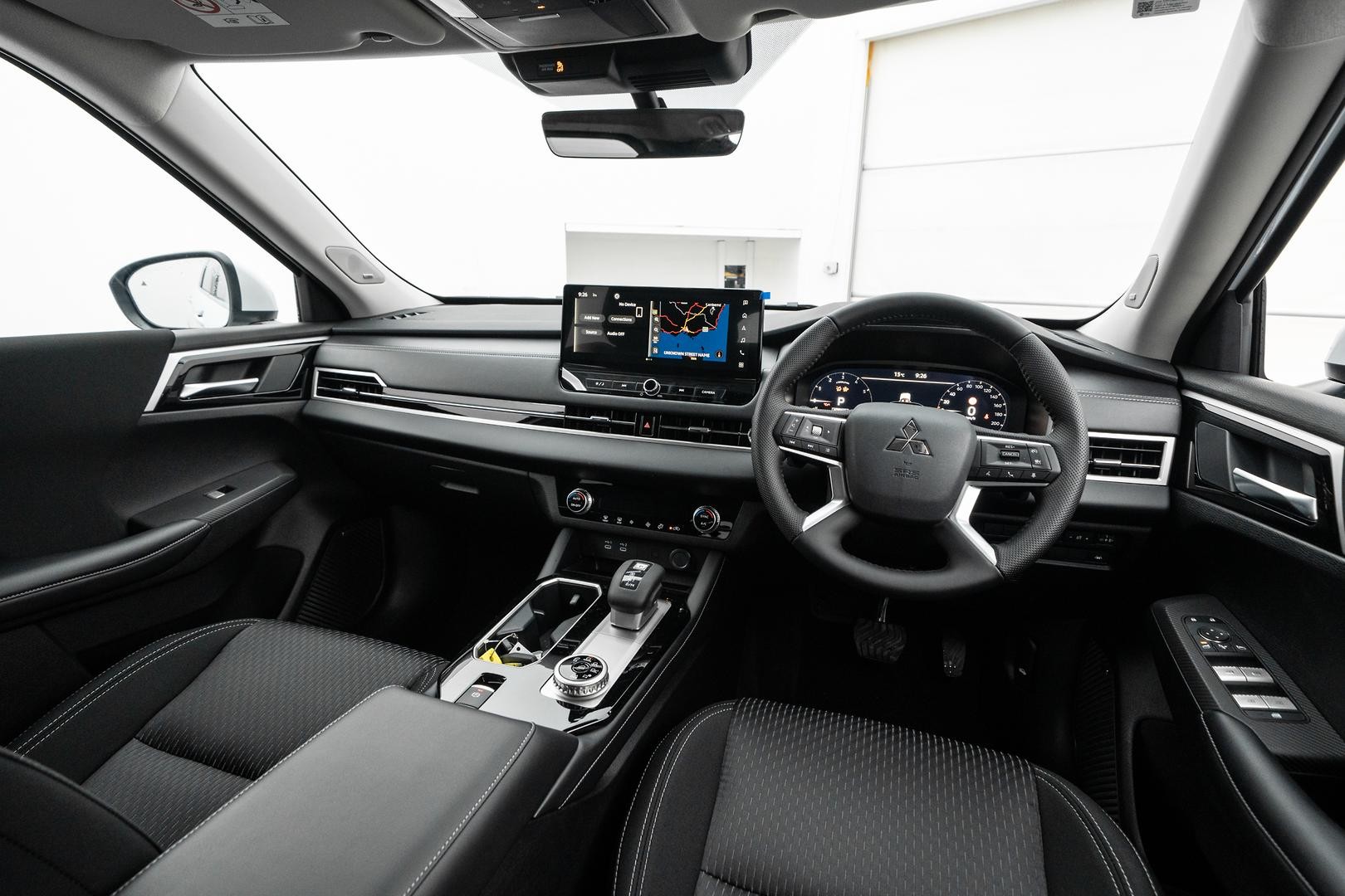 Mitsubishi Outlander image 4
